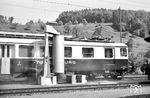 Triebwagen BFe 2/4 42 der Bodensee-Toggenburg-Bahn erhält eine Dusche in der Waschanlage von Herisau. (04.06.1962) <i>Foto: Helmut Röth</i>