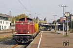 212 052 der EfW-Verkehrsgesellschaft (Frechen) mit dem "Schienenputzzug" in Wuppertal-Steinbeck. (19.10.2018) <i>Foto: Wolfgang Bügel</i>