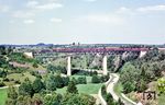 Eine Nürnberger 194 führt einen Dg über die Laberbrücke bei Beratzhausen. (05.07.1985) <i>Foto: Joachim Bügel</i>