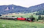 Ob die Lok 2 der Dampfbahn Fränkische Schweiz wirklich eine große Hilfe für V 80 002 war, lassen wir mal dahingestellt. Während Lok 2 eine Leistung von 200 PS erreichte, konnte die Diesellok mit 1100 PS aufwarten. (13.07.1985) <i>Foto: Wolfgang Bügel</i>