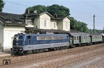 184 112 mit einem Nahverkehrszug Köln-Deutz - Krefeld im Bahnhof Köln-Worringen. (27.07.1976) <i>Foto: Peter Schiffer</i>