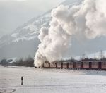 Der Silvesterzug entschwindet in Zell am Ziller in Richtung Mayrhofen. (31.12.1984) <i>Foto: Joachim Schmidt</i>