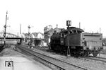 55 2070 vom Bw Wuppertal-Langerfeld rangiert im Bahnhof Wuppertal-Oberbarmen. Die Lok wurde bereits 1954 ausgemustert. (1950) <i>Foto: Carl Bellingrodt</i>