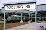 E 04 20 vor Sonderzug E 28543 nach Koblenz in Duisburg Hbf. (18.10.1986) <i>Foto: Joachim Bügel</i>