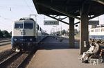111 032 fährt mit IC 515 "Werdenfels"	(Hamburg-Altona - Mittenwald) in Murnau ein. (25.08.1980) <i>Foto: Prof. Dr. Willi Hager</i>