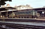 Die SBB-Reihe Ae4/7 war eine der langlebigsten Universallokomotiven der Schweizerischen Bundesbahnen (SBB) mit dem so genannten Buchli-Antrieb. Sie war teilweise 69 Jahre von 1927 bis 1996 im Einsatz. SBB Ae4/7 11018 steht hier vor einem Personenzug in Winterthur. (18.10.1979) <i>Foto: Peter Schiffer</i>
