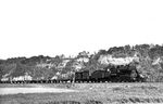 Die Weißenfelser 58 1941 rollt mit einem Güterzug bei Bad Kösen dem Abzweig Saaleck entgegen.  (12.06.1935) <i>Foto: DLA Darmstadt (Bellingrodt)</i>