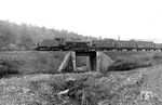 57 1818 vom Bw Eschwege West mit einem Güterzug bei Hasselbach auf der Bahnstrecke Kassel—Waldkappel. (25.05.1936) <i>Foto: DLA Darmstadt (Bellingrodt)</i>