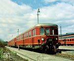 VS 145 142 (Waggonfabrik Uerdingen, Baujahr 1935) im Bw Frankfurt-Griesheim. (1954) <i>Foto: Reinhold Palm</i>