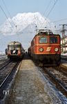 Im Bahnhof Steinach-Irding überholt 4010/6010.14 einen Regionalzug mit 1141.09. (16.02.1981) <i>Foto: A. Wagner</i>