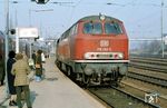 216 093 fährt mit E 2640 (Braunschweig - Aachen) in Kreiensen ein. (23.02.1980) <i>Foto: Prof. Dr. Willi Hager</i>