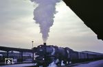 01 020 (Bw Dillenburg) verlässt in der einbrechenden Dämmerung den Bahnhof Gießen. (18.11.1962) <i>Foto: Theodore Shrady</i>