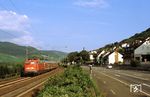 110 166 (Baujahr 1958) vor RE 12134 bei Niederheimbach auf dem Weg nach Koblenz.  (25.07.2008) <i>Foto: Thomas Konz</i>