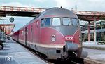 VT 08 501/520 als TEE 77 "Helvetia" nach Hamburg-Altona in Mannheim Hbf. (11.1957) <i>Foto: Peter Hille</i>