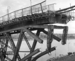 Gesprengte Brücke über den Dnjepr bei Krementschuk. (1941) <i>Foto: RVM (Schuster)</i>
