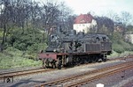 Jahrzehntelang war Aumühle an der Strecke nach Berlin der Endpunkt der letzten "dampfbetriebenen S-Bahn" im Großraum Hamburg. Hier setzt 78 133 (Bw Altona) an den Zug. (30.04.1967) <i>Foto: K.D. Hensel</i>