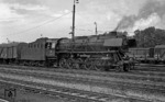 44 1562 war seit 1948 bis zu ihrer Ausmusterung am 12.04.1973 ununterbrochen in Crailsheim stationiert, hier vor einem Güterzug in ihrer Heimatstadt. (28.06.1967) <i>Foto: Burkhard Wollny</i>