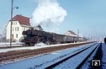 003 131 verlässt mit P 3327 (Ulm - Aulendorf) an einem kalten Januartag den Bahnhof Bad Schussenried. (17.01.1971) <i>Foto: Hans-Dieter Jahr</i>