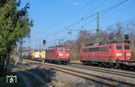 Genau passend begegneten sich zwei Güterzüge mit 151 109 und 151 046 zwischen Bochum-Hamme und -Präsident. (07.03.2022) <i>Foto: Marcus Henschel</i>