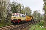 218 105 der Eisenbahn-Betriebsgesellschaft Neckar-Schwarzwald-Alb (NeSA) mit DGS 69472 (Rheine - Köln-Mülheim) bei Haan-Ellscheid. (15.04.2022) <i>Foto: Joachim Bügel</i>