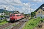 Mit dem leeren Coilszug GAG 60716 nach Oberhausen West fahren 151 146 und 151 031 durch Brohl. (25.06.2022) <i>Foto: Zeno Pillmann</i>