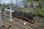 050 761 vom Bw Duisburg-Wedau mit einem Sonderzug britischer Eisenbahnfreunde (E 28266 nach Wuppertal) in Bochum-Präsident. (16.05.1976) <i>Foto: Colin Brack</i>