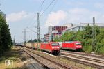 Am Heimeranplatz in München begegnen sich 152 082 mit einem Güterzug und die am EC 114 (Klagenfurt - Dortmund) schiebende 101 003. (31.08.2013) <i>Foto: Stefan von Lossow</i>