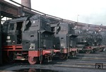 Illustere Ansammlung der Baureihe 86 im Bw Bremerhaven-Lehe mit 86 521, 198, 766 und 179 (von links nach rechts). (1966) <i>Foto: H.D.Kremer</i>