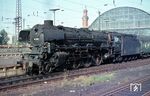01 1077 ist mit D 494 nach Köln in Bremen Hbf eingefahren. (13.08.1968) <i>Foto: Heiko Hamm</i>