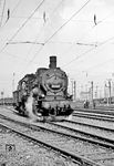 55 5103 ist im Güterbahnhof Neuß unterwegs, wo die meisten meisten preußischen G 8¹ des Bw Neuß tätig waren. (06.09.1968) <i>Foto: Wolfgang Bügel</i>