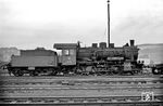 56 715 macht sich bei Rangierarbeiten in ihrem Heimat-Bahnhof Bebra nützlich. 1937 war sie aus 55 4059 umgebaut worden. Am 10.05.1963 wurde sie ausgemustert. (31.07.1960) <i>Foto: Karl-Ernst Maedel</i>