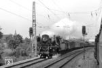 Bei Eltville kam dem Sonderzug mit 50 1834 die Oberlahnsteiner Franco-Crosti-Lok 50 4018 entgegen. (06.1961) <i>Foto: Winfried Gronwald</i>