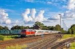 218 425 mit IC 2374 nach Westerland (Sylt) vor einer typischen Cumulonimbus-Wolkenbildung im Betriebsbahnhof Hemmingstedt. (28.08.2023) <i>Foto: Thorsten Eichhorn</i>