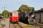 In Schierwaldenrath begegnen sich MEG T 13 und Lok 46. (11.09.2010) <i>Foto: Zeno Pillmann</i>