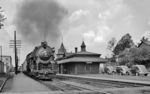 Lok 3345 der Erie Railroad (ERR), eine 2-8-4 "Berkshire" (Lima, Baujahr 1927), fährt mit einem "Fast Freight Train" von Erie nach Corry durch Union City (Pennsylvania). (07.1938) <i>Foto: unbekannt</i>