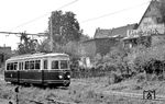 Die 1952 von der Herforder Kleinbahn beschafften modernen Trieb- und Beiwagen - wie hier der Tw 8 in Vlotho - konnten den Fahrgastrückgang und die Abwanderung in die teils vom eigenen Unternehmen (EMR) betriebenen Busse nicht verhindern. Als 1962 die Konzession ablief und die Stadt Herford sowie der in Bad Salzuflen betroffene Kreis Lippe kein Interesse mehr an einer Verlängerung hatte, war das Ende der Bahn besiegelt.  (11.09.1953) <i>Foto: Aad van Ooy</i>