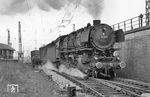 44 460 (Bw Kornwestheim) verlässt mit einem Güterzug den heimatlichen Rangierbahnhof. (02.1960) <i>Foto: Wolfgang Jahn</i>