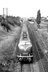 Ohne Halt rauscht V 200 005 (Bw Frankfurt-Griesheim) mit dem F 34 "Gambrinus" durch den Bahnhof Solingen-Ohligs (heute Solingen Hbf). (1957) <i>Foto: Klaus Feller</i>